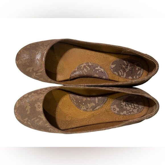 Born Concepts Womens Brown Patterned Suede Slip On Flats Size 7.5 M - Picture 5 of 6